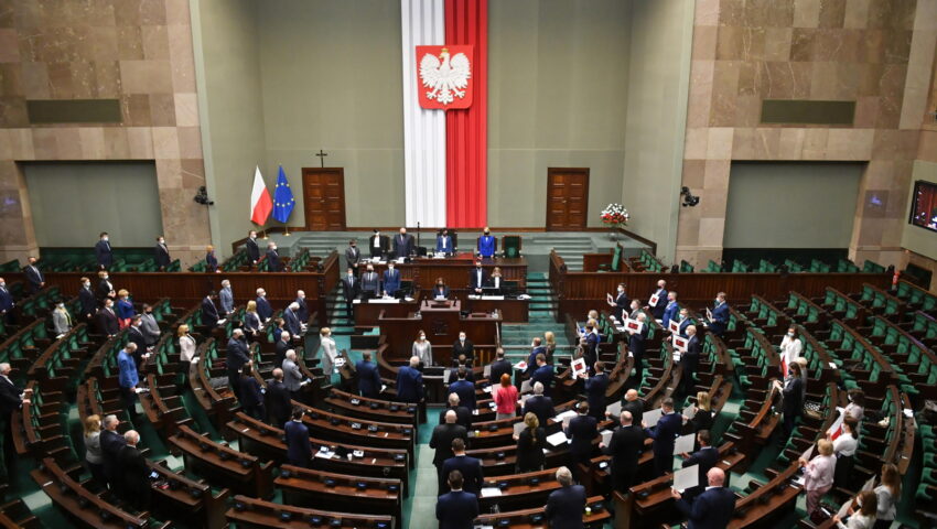 Już przygotowują grunt pod protesty? Zaskakujący sondaż GW i OKO.Press