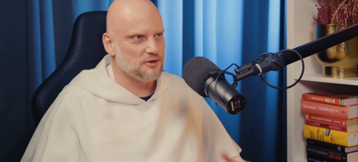 Ojciec Szustak o episkopacie: “Do k***y nędzy, ręce mi opadają”. Zakonnik podąży drogą księży-celebrytów?