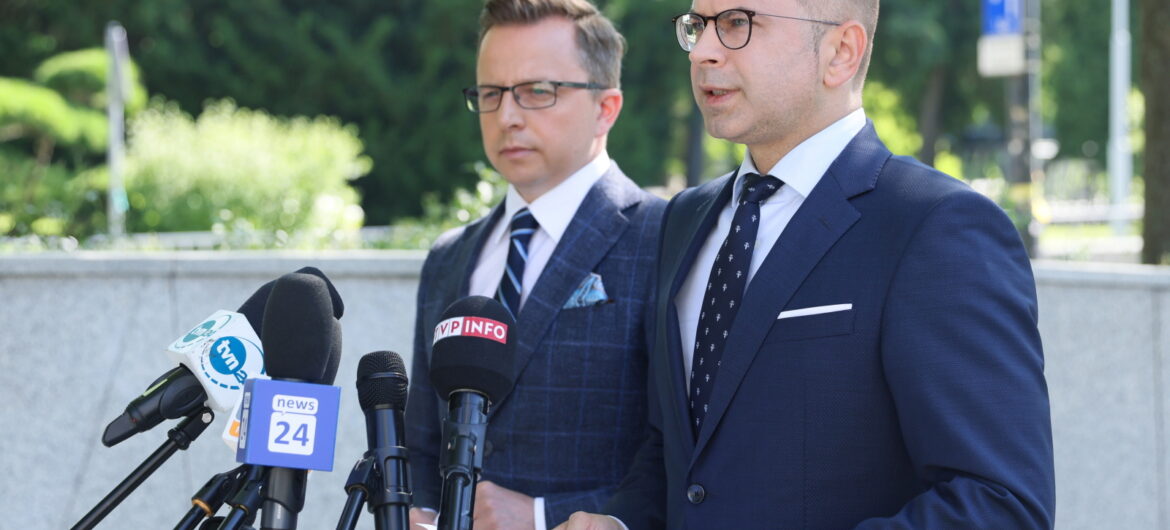 Cóż za dramatyczna relacja Szczerby! Polityk PO podczas Marszu Niepodległości bał się wyjść do monopolowego… po bułki