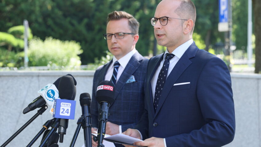 Cóż za dramatyczna relacja Szczerby! Polityk PO podczas Marszu Niepodległości bał się wyjść do monopolowego… po bułki