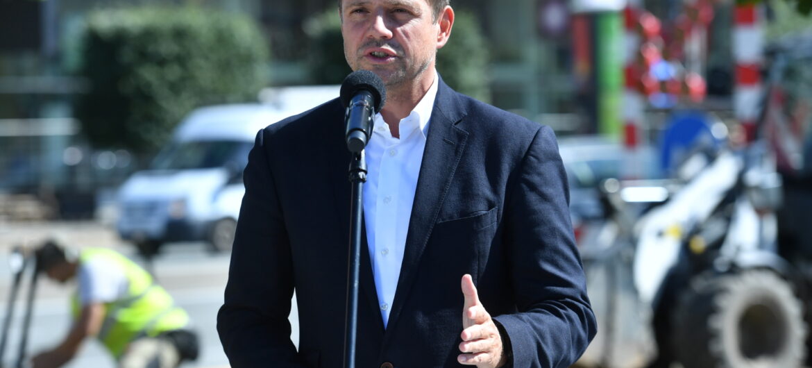“Mały człowiek z wielkim ego”. Trzaskowski chciał pożegnać Belmondo, internauci go wyśmiali
