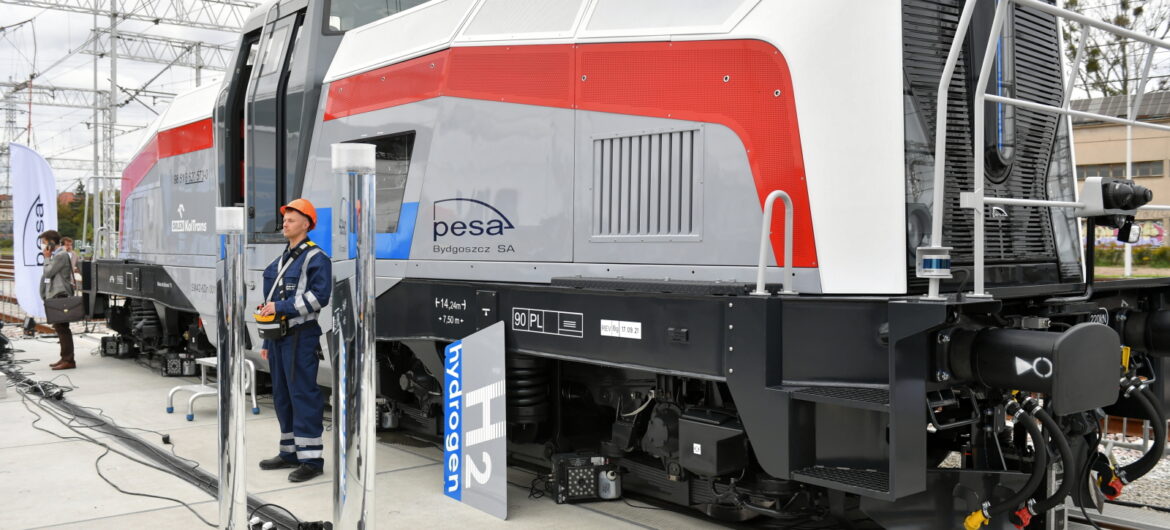 PESA pokazała lokomotywę na wodór. To drugi taki pojazd na świecie