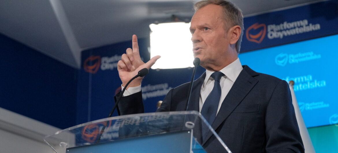 Tusk wzywa do sankcji przeciwko… Polsce. Mocny wpis Beaty Szydło i Patryka Jakiego
