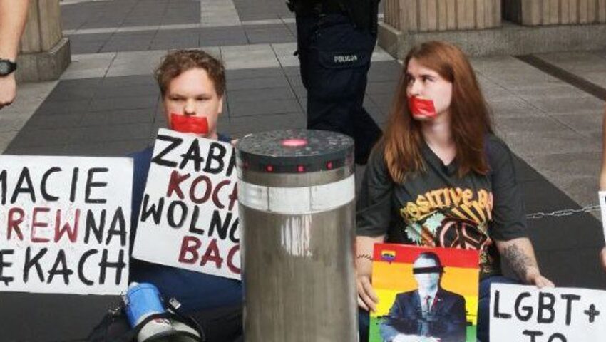 Agora już zaciera ręce. Siostrzeniec premiera zatrzymany za rozwieszanie “antyfaszystowskich” transparentów