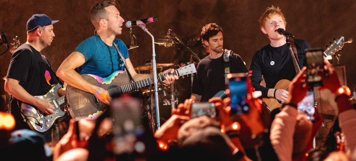 Ed Sheeran oddał swoją gitarę na charytatywną loterię