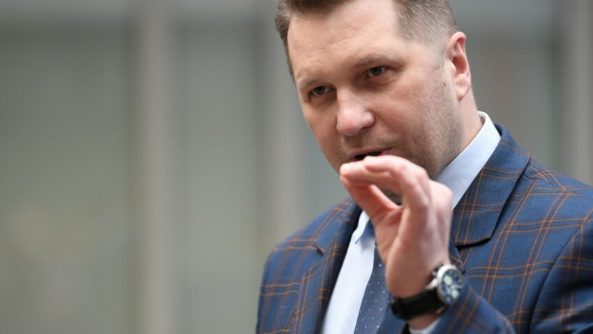 Ostro! Minister Czarnek pokazał, jak należy rozmawiać z TVN. Dziennikarzy trzeba było cucić po tej odpowiedzi