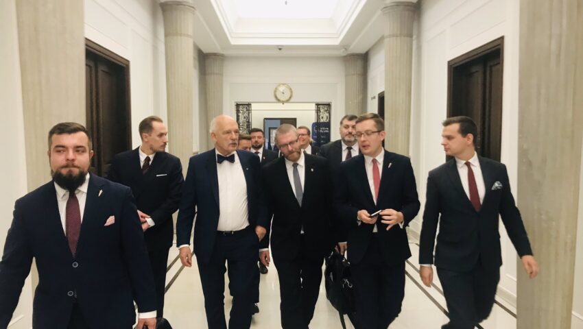Kompromitacja posła Konfederacji. Doszukał się promocji “banderyzmu” w… hamburgerach