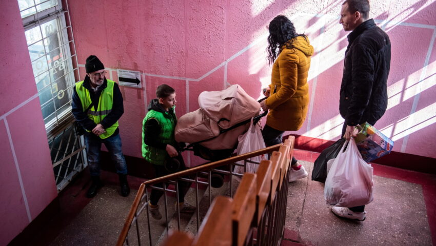 Ukrainki uciekają przed wojną i przemocą. Amnesty martwi się, że nie będą mogły zrobić aborcji