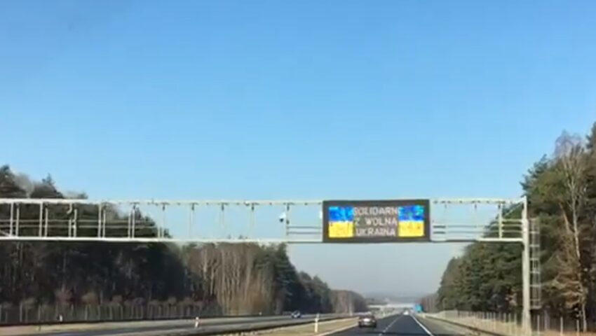 Były premier Wielkiej Brytanii przywiózł pomoc humanitarną do Polski. Był pod wrażeniem tego, co u nas zobaczył