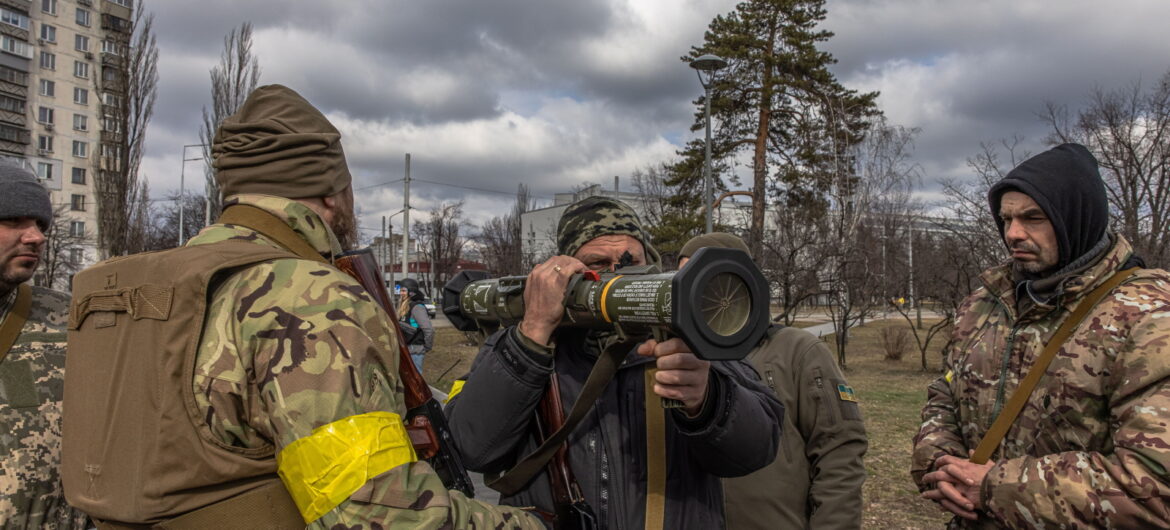 Broń dostarczana Ukrainie trafia do terrorystów? Tłumaczymy kulisy rosyjskiej dezinformacji