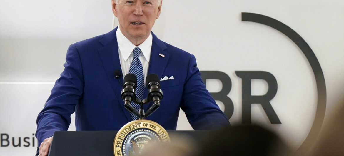 Biden chciał dozbroić Ukrainę już po aneksji Krymu. Na przeszkodzie stanęły Niemcy
