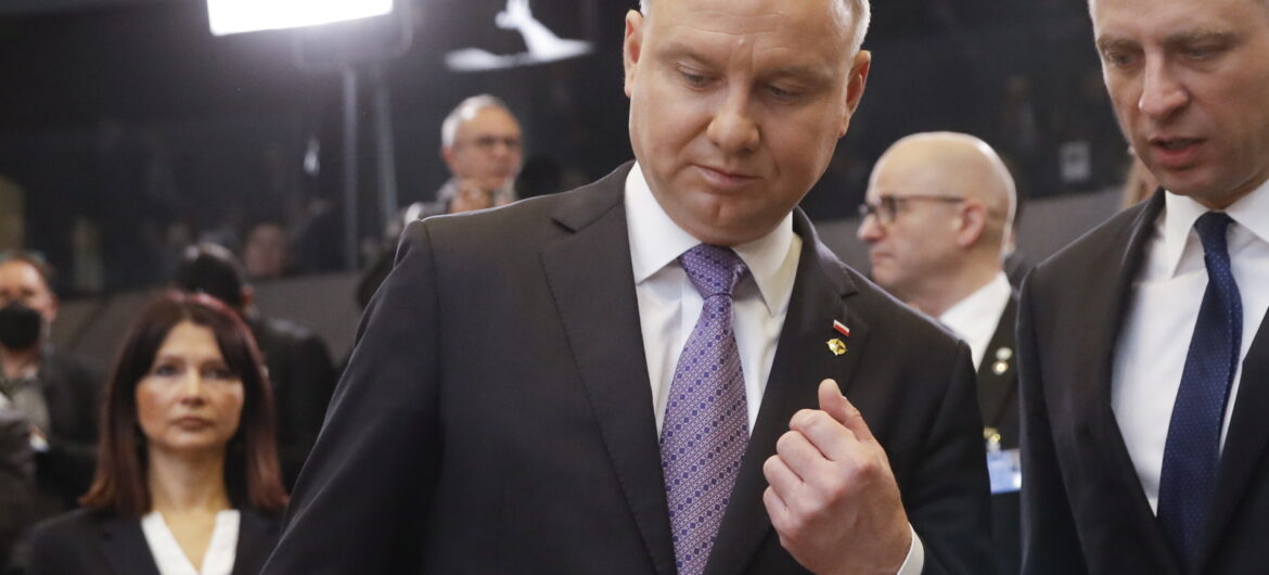 Tajemniczy symbol na nadgarstku prezydenta Dudy. Też to widzicie?