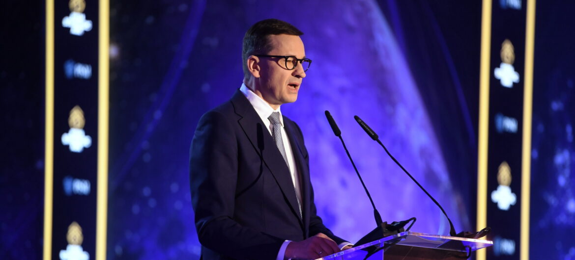 Premier Morawiecki: szefowi Orlenu należy się medal, a nie dymisja