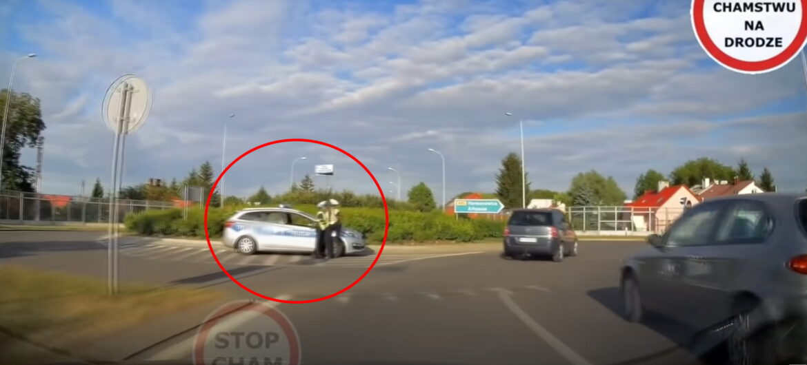 Dlaczego ten filmik zawojował polskie media? Hit sieci z “przytulaśną” drogówką