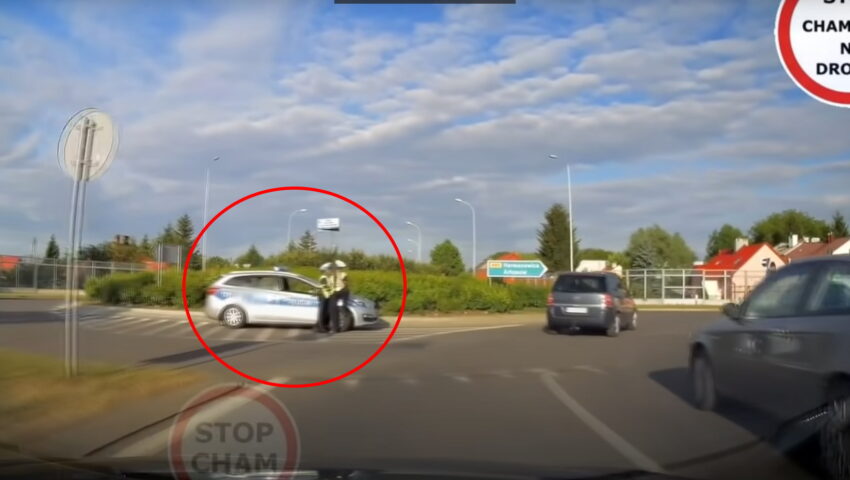 Dlaczego ten filmik zawojował polskie media? Hit sieci z “przytulaśną” drogówką