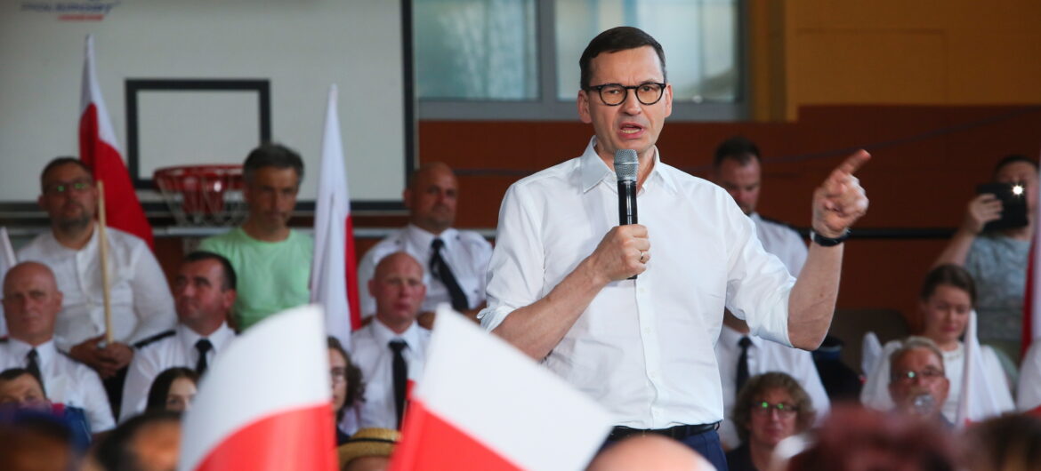 Fałszywe banknoty i znaczone karty – a co ze zwykłymi ludźmi? Premier punktuje opozycję