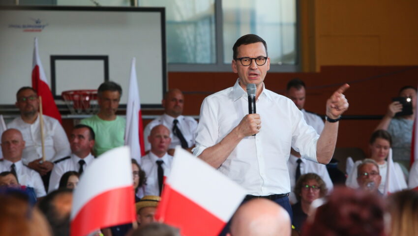 Fałszywe banknoty i znaczone karty – a co ze zwykłymi ludźmi? Premier punktuje opozycję