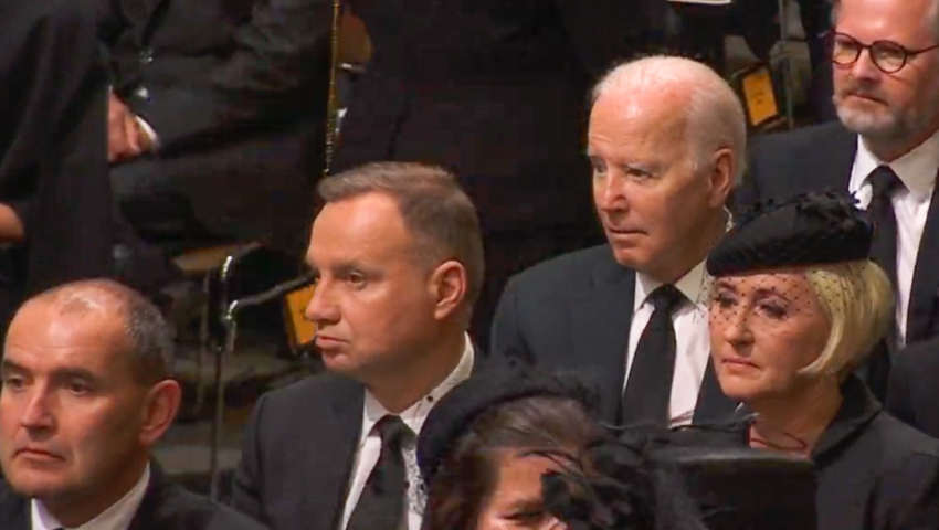 Dlaczego prezydent Duda siedział przed Joe Bidenem? Wyjaśniamy