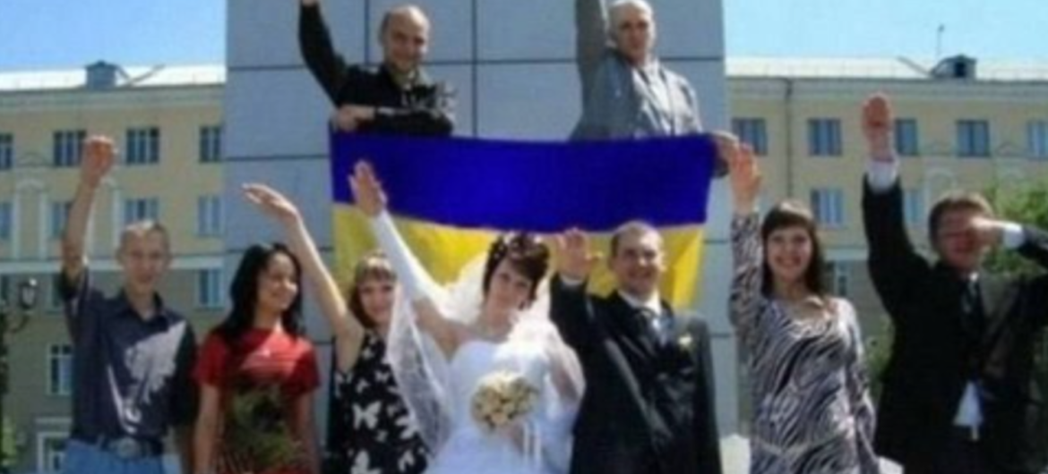 Amerykański dziennikarz chciał pokazać nazizm na Ukrainie. Internauci zwrócili uwagę na ważny szczegół