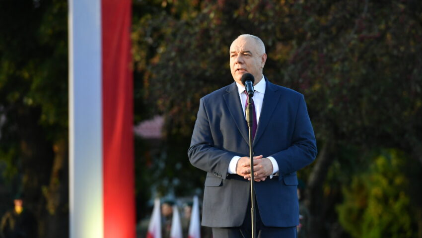 Sasin: rząd planuje ograniczenie cen prądu dla samorządów, uczelni oraz małych i średnich firm, a także dla gospodarstw domowych