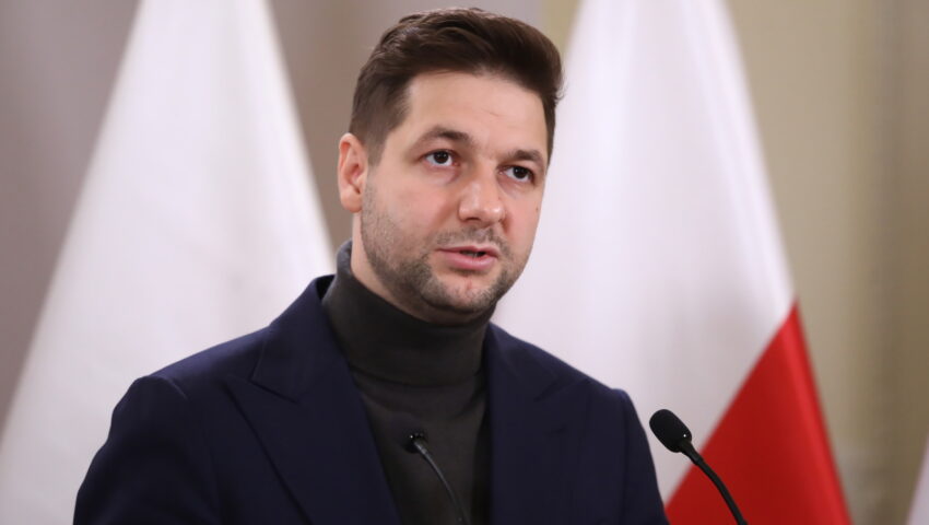 Patryk Jaki: “Służby włamały się do domu Z. Ziobro. Wybijali szyby i niszczyli dom”