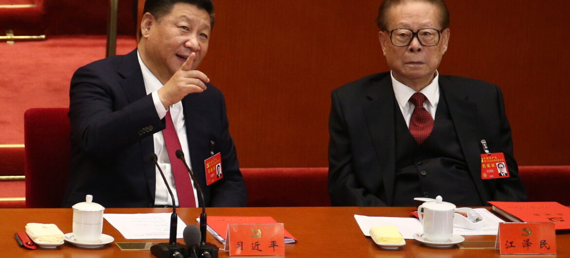 Xi Jinping rozpoczyna pierwszą od pięciu lat wizytę w Europie. Przywódca Chin wbija klin między Europę i USA