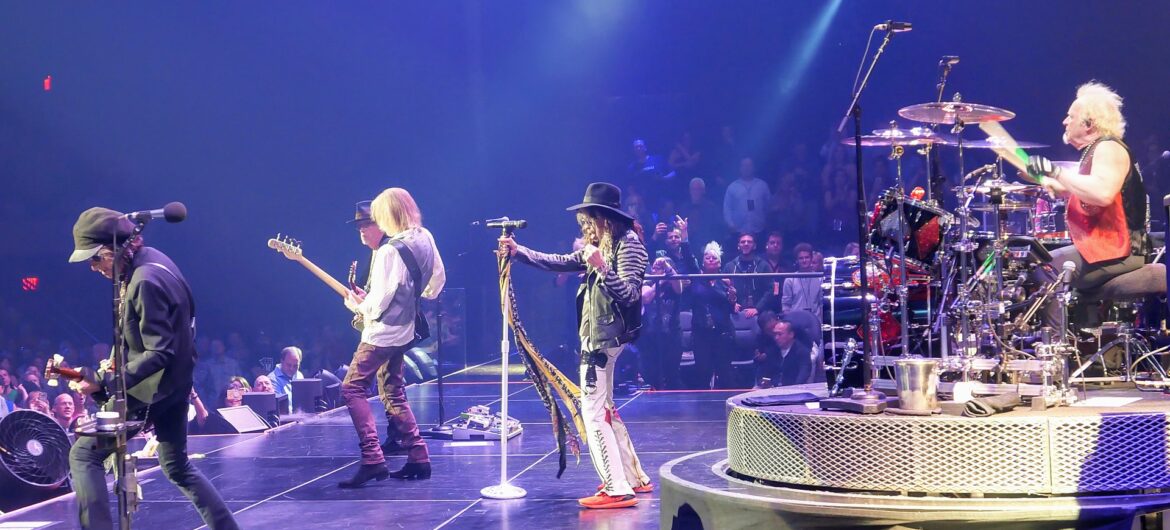 Wokalista Aerosmith został oskarżony o molestowanie nieletniej