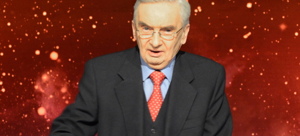 Tadeusz Sznuk ujawnił jedną z największych tajemnic programu “1 z 10”. Wiadomo, co jest w torbach, które otrzymują uczestnicy