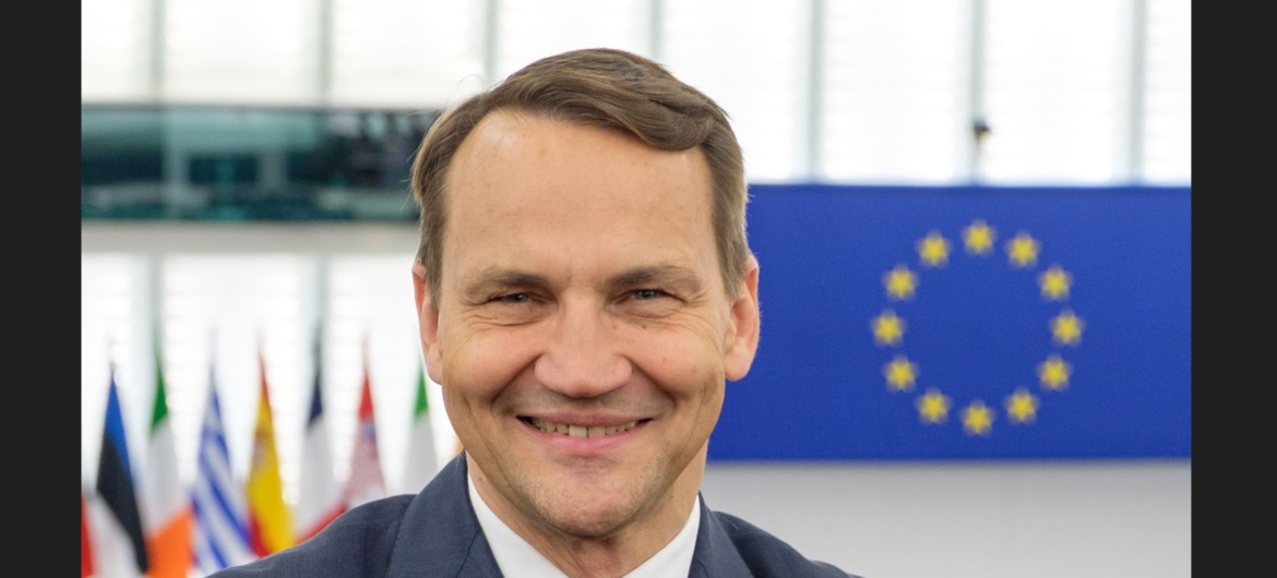 Skandaliczne słowa Sikorskiego. Twierdzi, że rząd rozważał rozbiór Ukrainy
