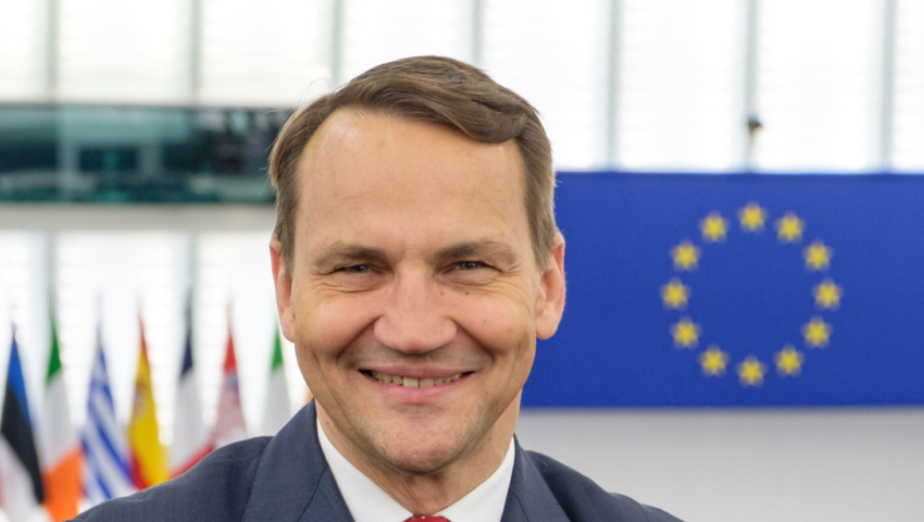 Skandaliczne słowa Sikorskiego. Twierdzi, że rząd rozważał rozbiór Ukrainy