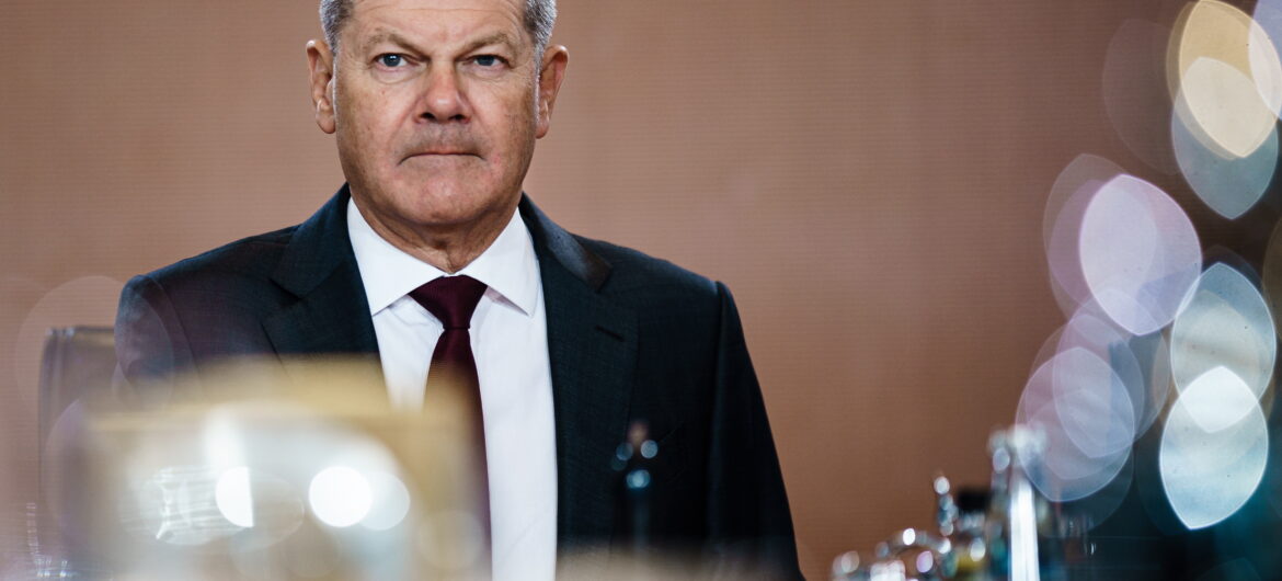 Bruksela: Niemcy prowadzą podwójną grę w sprawie Ukrainy. Czego obawia się kanclerz Scholz?