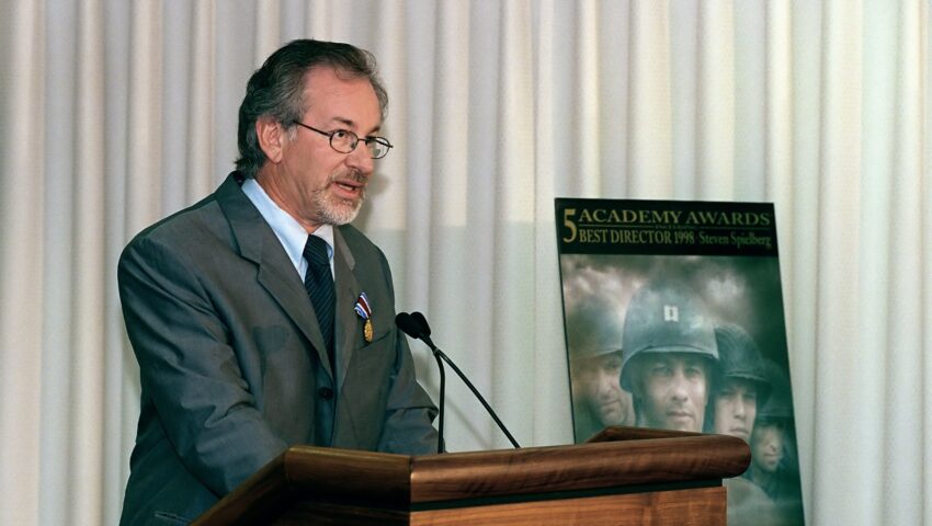 Steven Spielberg twierdzi, że rząd USA ukrywa prawdę o UFO
