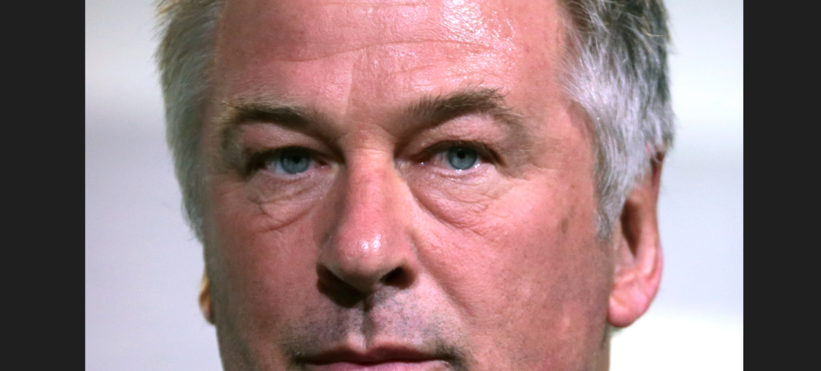 Alec Baldwin zastrzelił kobietę. Nie usłyszy zarzutów