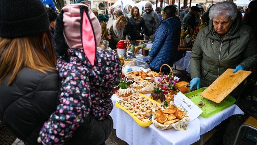 Ile pieniędzy wydamy na Wielkanoc? Polacy zaszaleją na świątecznych zakupach?
