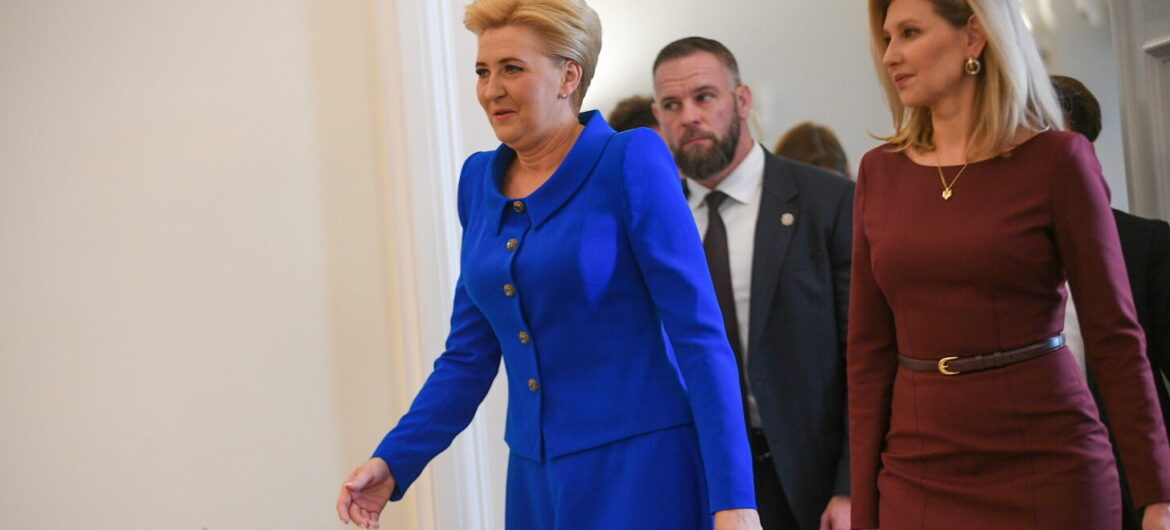 Ekspert zdradza ważny szczegół dotyczący strojów Agaty Dudy i Ołeny Zełeńskiej. Przekaz był jasny