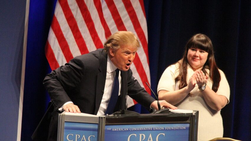 Klub, którego członkiem był Trump, nie chce pokazać jego portretu. Powiesili go za sofą