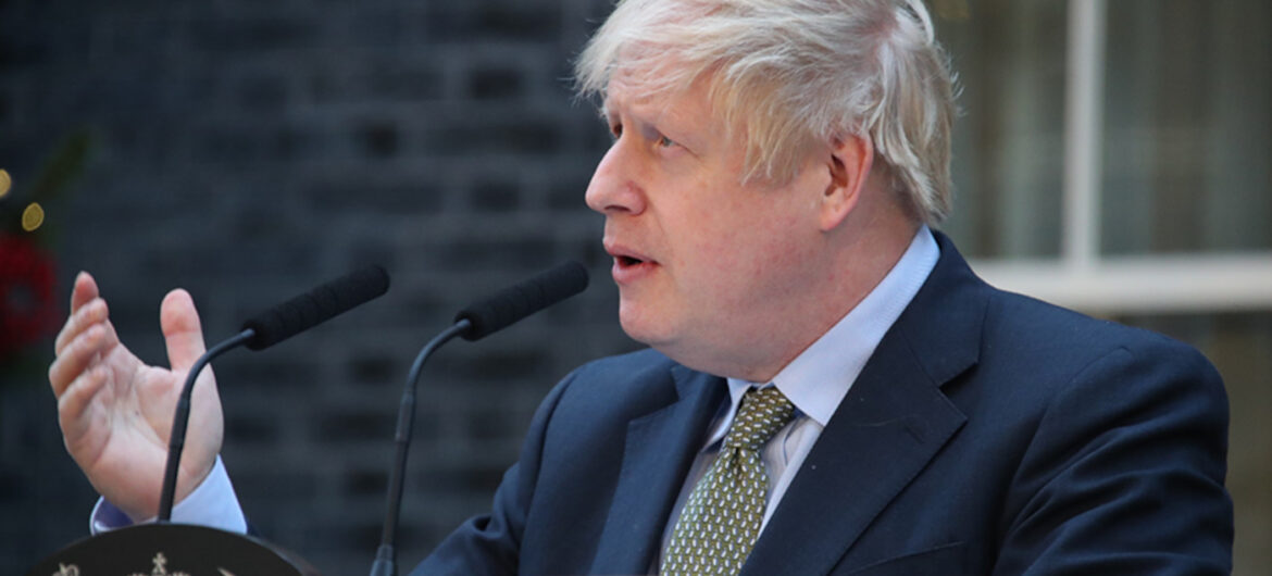 Boris Johnson chciał „dać w dziób” Macronowi. Sensacyjne wyznanie byłego urzędnika