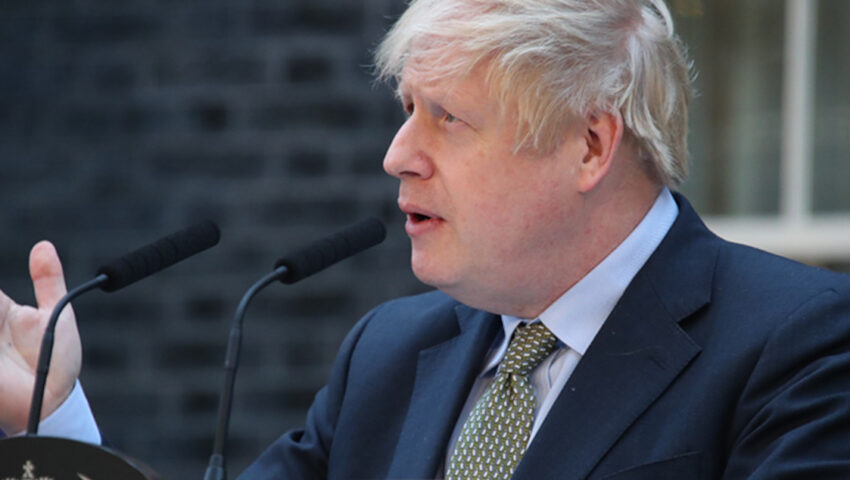Boris Johnson chciał „dać w dziób” Macronowi. Sensacyjne wyznanie byłego urzędnika