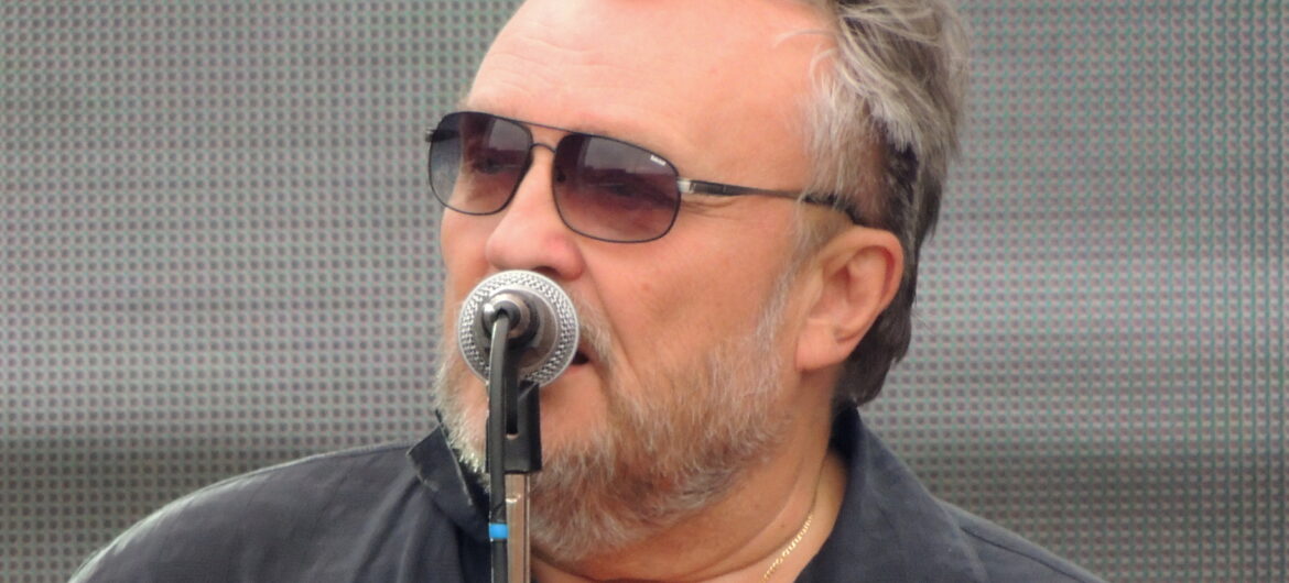 Krzysztof Cugowski żali się na swoją emeryturę. To dlatego lider “Budki Suflera” wciąż musi pracować. Zarabia miliony