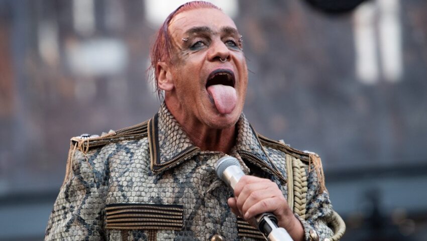 “Punkt zwrotny” w aferze Rammstein. Kobieta, która oskarżyła wokalistę zespołu, na celowniku prokuratury