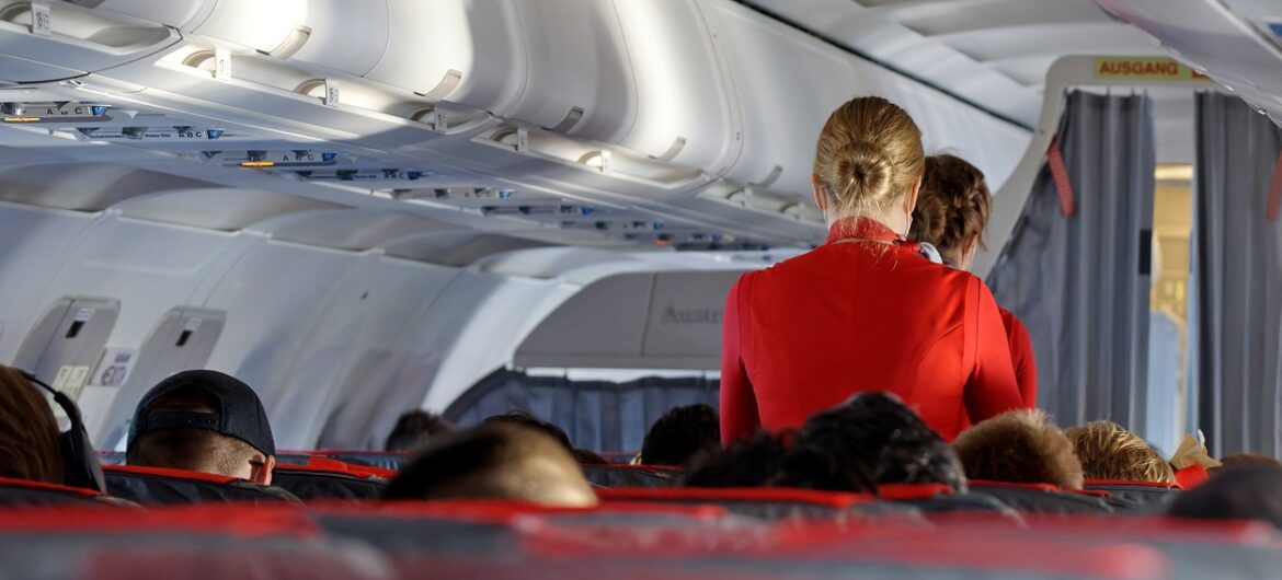 Afera w liniach lotniczych. Tak stewardessy traktowały pasażerów