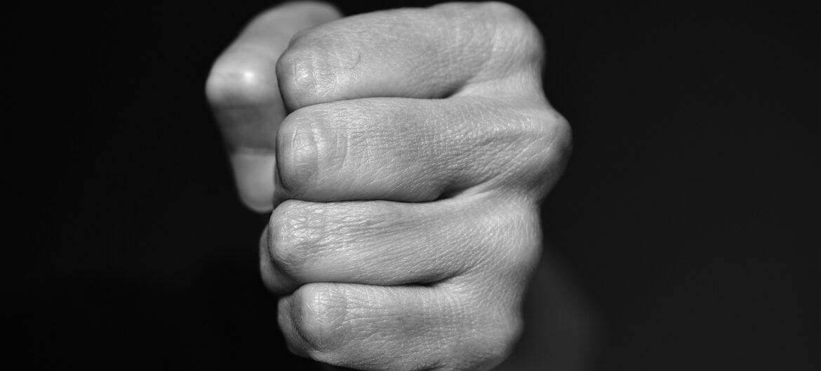 Właściciel pubu pobił 70-letniego sąsiada. Uniknie więzienia