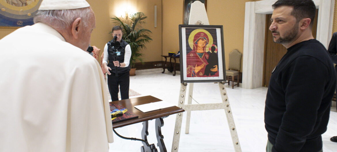 Prezydent Zełenski spotkał się papieżem Franciszkiem. Dał mu niezwykły prezent