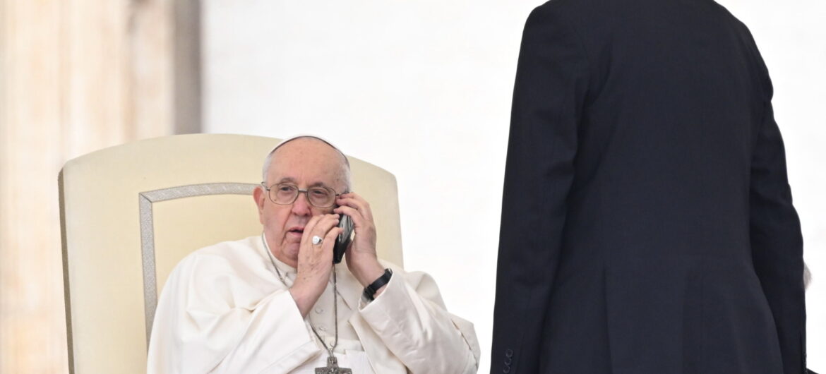 Wpadka Franciszka. Jego telefon zadzwonił podczas audiencji generalnej