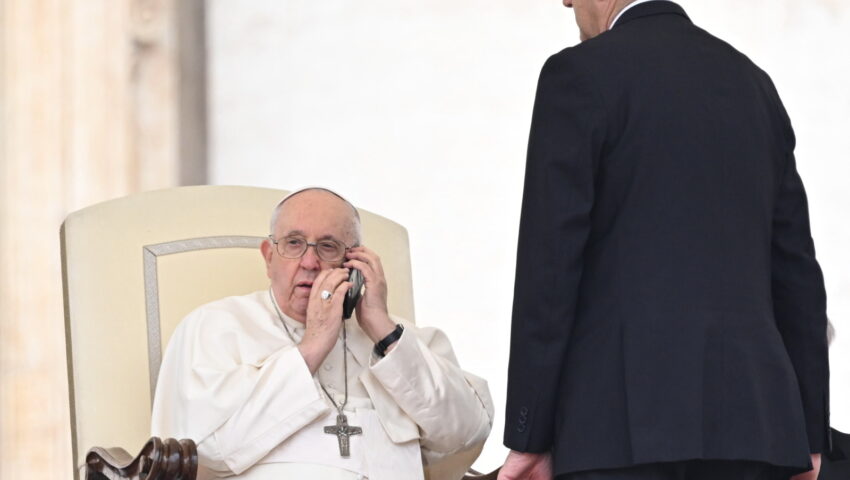 Wpadka Franciszka. Jego telefon zadzwonił podczas audiencji generalnej