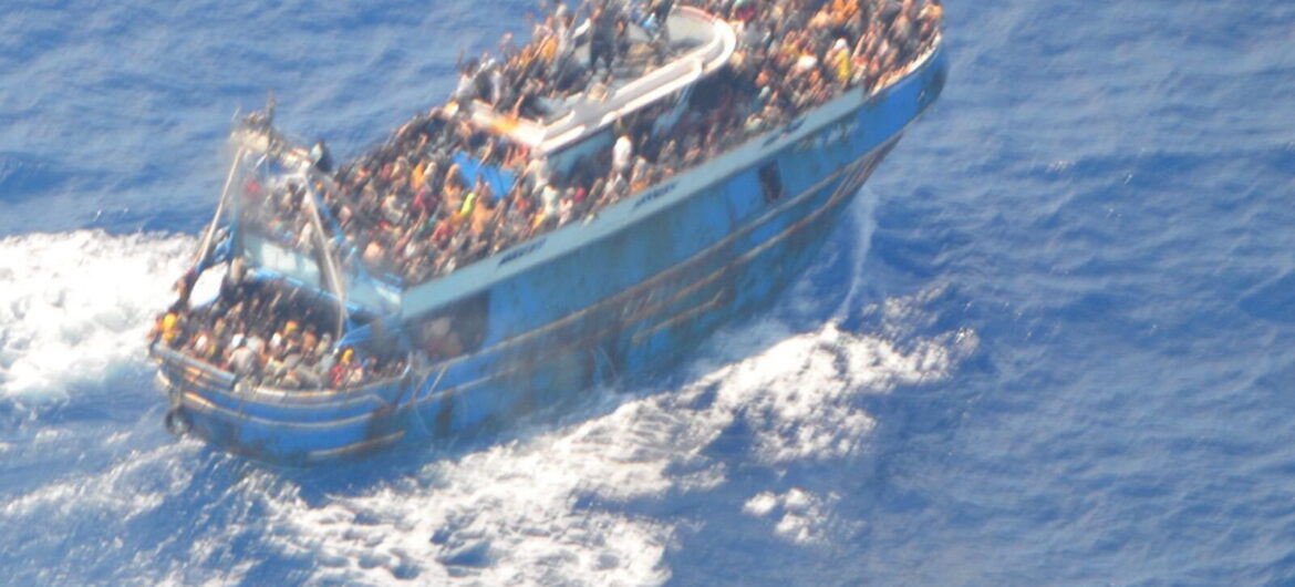 Katastrofa łodzi z nielegalnymi imigrantami. Setki osób mogły stracić życie