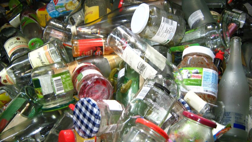 Już kilkadziesiąt osób zmarło po wypiciu podrabianego alkoholu. Wśród nich – dziecko