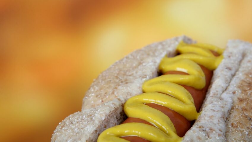 Hot dog z niespodzianką. Policja aresztowała kucharza