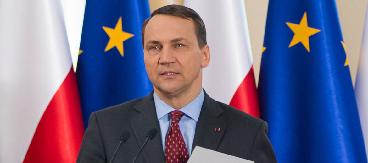 Polacy domagają się wydalenia ambasadora Rosji. Co na to minister Sikorski?
