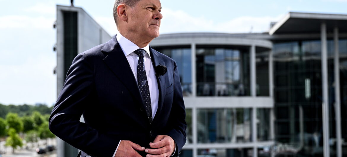 Kanclerz Scholz komentuje sytuację we Francji: “Niemcom nie zagrażają takie zamieszki”